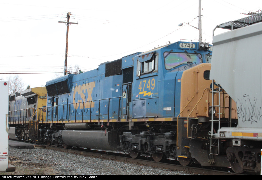 CSXT 4749 on CSX Q620